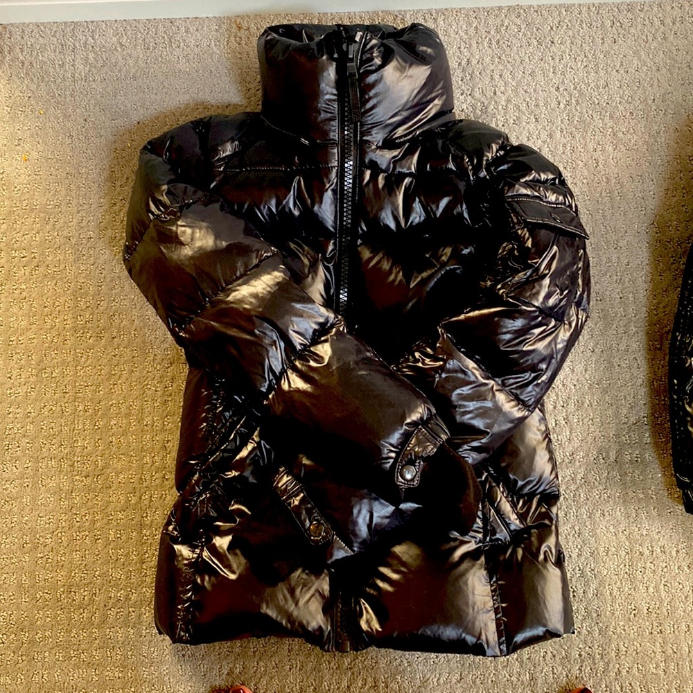 Women’s S13 black puffer jacket. Size small. In very good used condition.